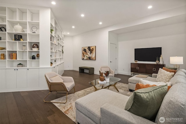 living area featuring recessed lighting, dark wood-style flooring, and baseboards