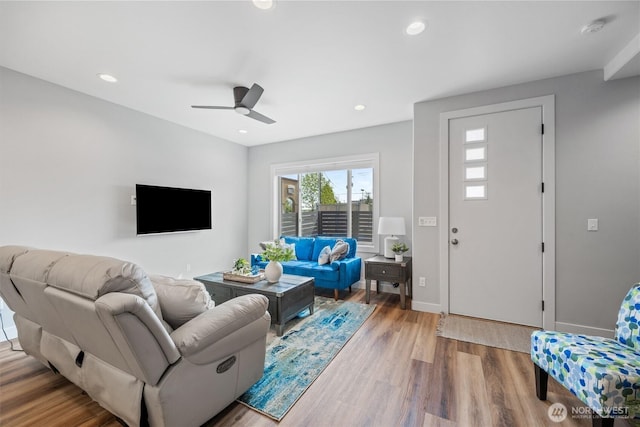 living area featuring recessed lighting, wood finished floors, baseboards, and ceiling fan