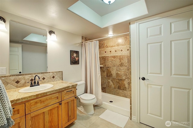 full bath with visible vents, backsplash, toilet, a tile shower, and tile patterned floors