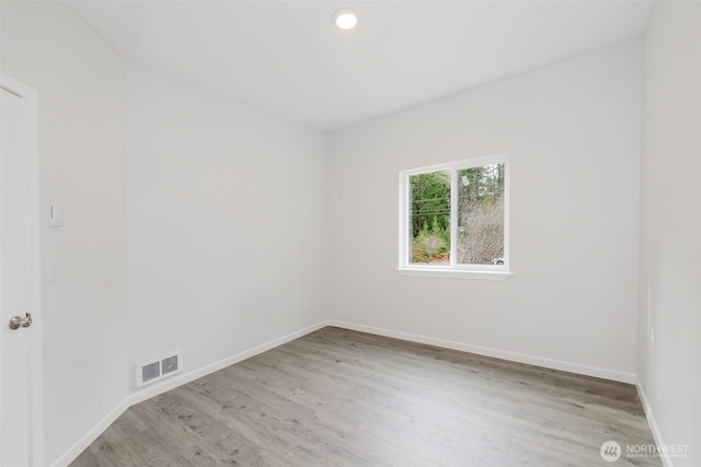 unfurnished room featuring recessed lighting, visible vents, baseboards, and light wood-style flooring