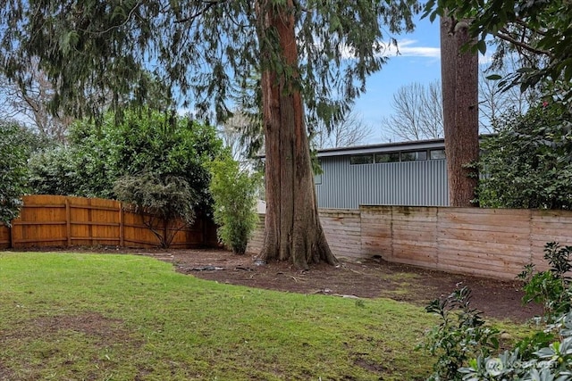 view of yard featuring a fenced backyard