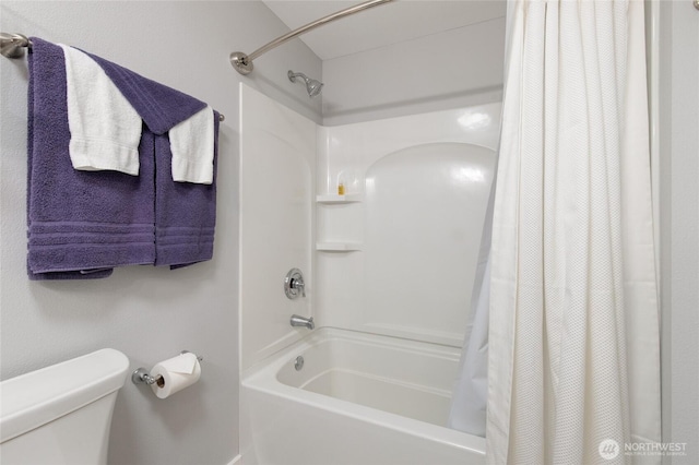 full bath with toilet and shower / bath combo