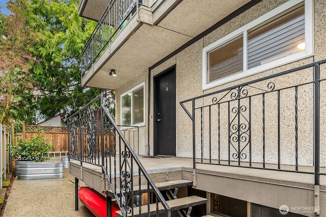 entrance to property with fence