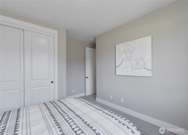 bedroom with a closet, baseboards, and carpet floors