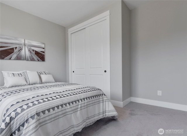 bedroom featuring a closet, baseboards, and carpet