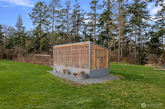 view of outdoor structure with an outbuilding