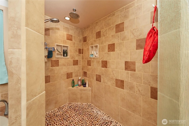 full bath with tiled shower