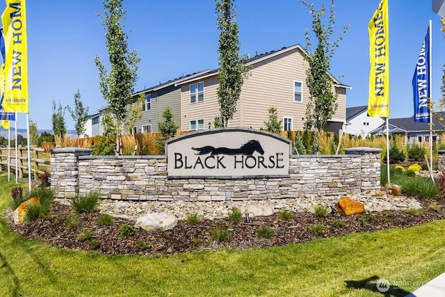 community / neighborhood sign featuring a residential view