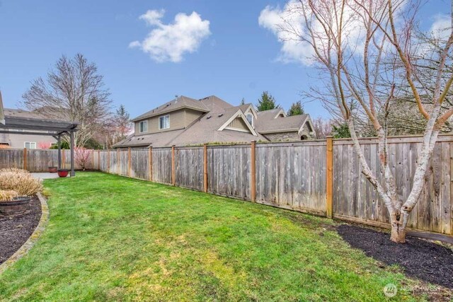 view of yard featuring a fenced backyard and a pergola