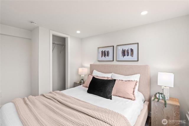 bedroom featuring recessed lighting and a closet