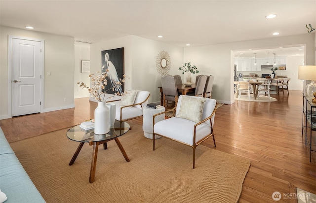 sitting room featuring recessed lighting, light wood-type flooring, and baseboards