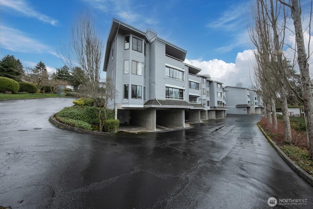 view of street featuring curbs and a residential view