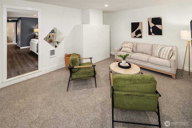 carpeted living room with visible vents, recessed lighting, and baseboards