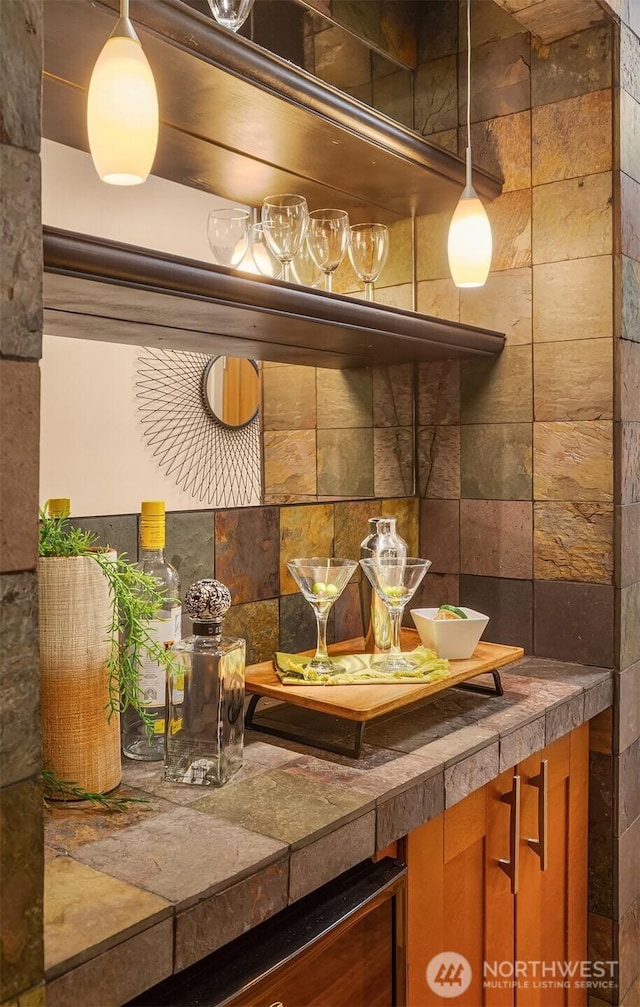 room details featuring tasteful backsplash