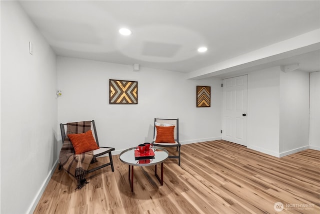 living area featuring recessed lighting, baseboards, and light wood finished floors