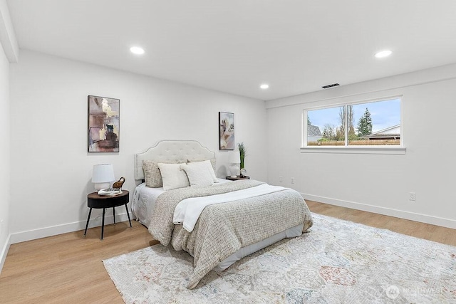 bedroom featuring recessed lighting, light wood-style floors, visible vents, and baseboards