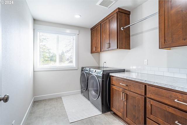 laundry area featuring visible vents, cabinet space, independent washer and dryer, and baseboards