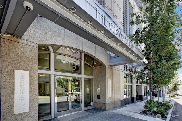 view of exterior entry with stucco siding