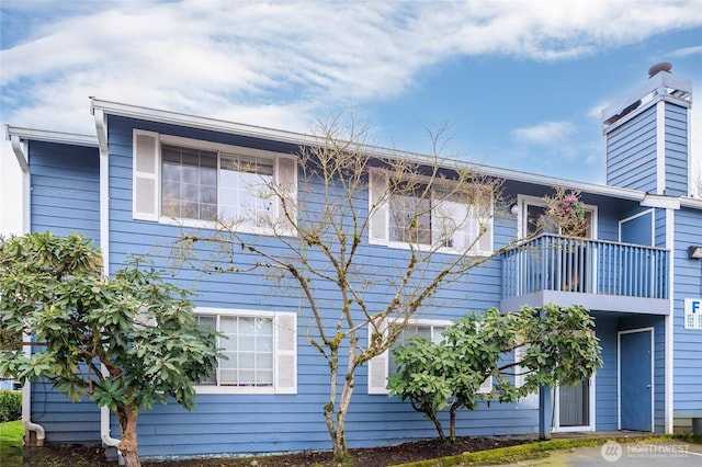 view of front of property with a balcony