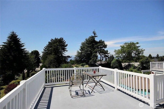 balcony featuring outdoor dining area