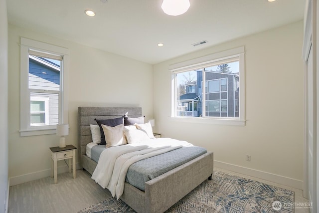 bedroom with visible vents, recessed lighting, and baseboards