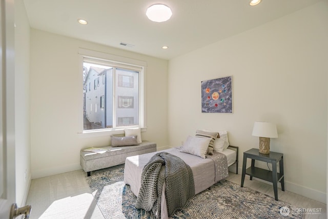 bedroom featuring recessed lighting, visible vents, and baseboards