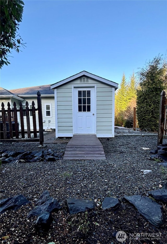 50 Holbrook Ln, Aberdeen, WA 98520 - view of shed with fence