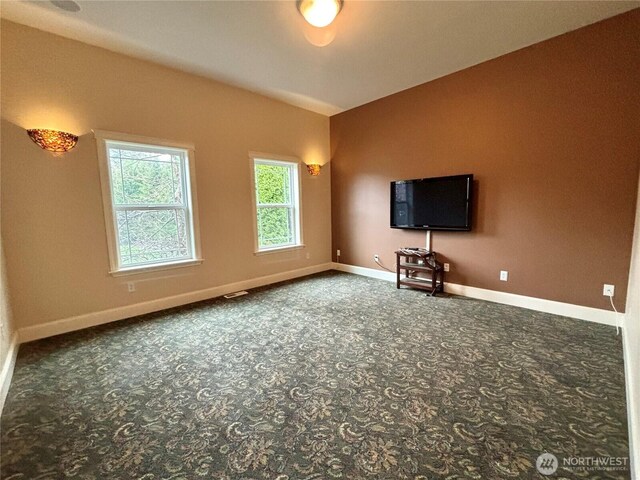 50 Holbrook Ln, Aberdeen, WA 98520 - unfurnished living room with baseboards, carpet flooring, and vaulted ceiling