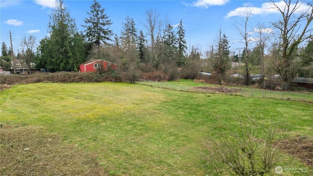 view of yard featuring an outbuilding and fence