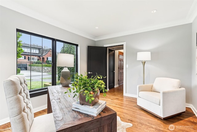 living room with crown molding, recessed lighting, baseboards, and light wood finished floors