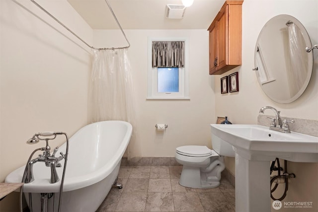 bathroom with visible vents, toilet, a shower with shower curtain, baseboards, and a soaking tub