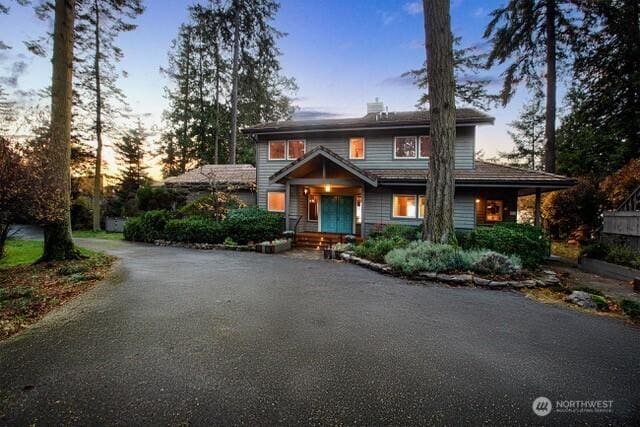 view of front of home featuring driveway