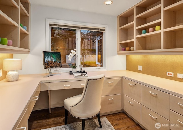 office area with recessed lighting, dark wood-style floors, and built in desk