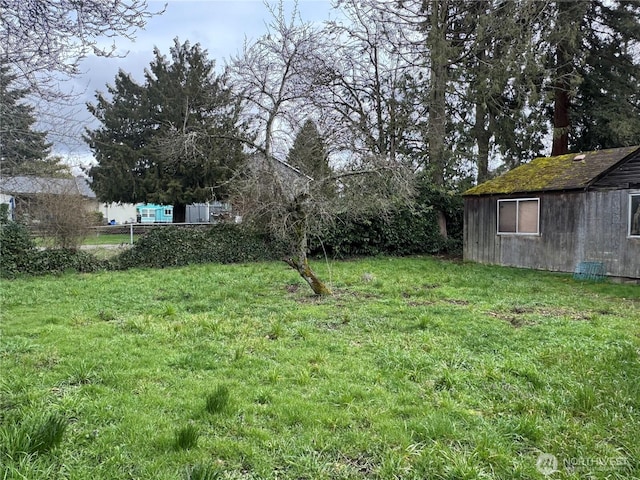 view of yard featuring fence