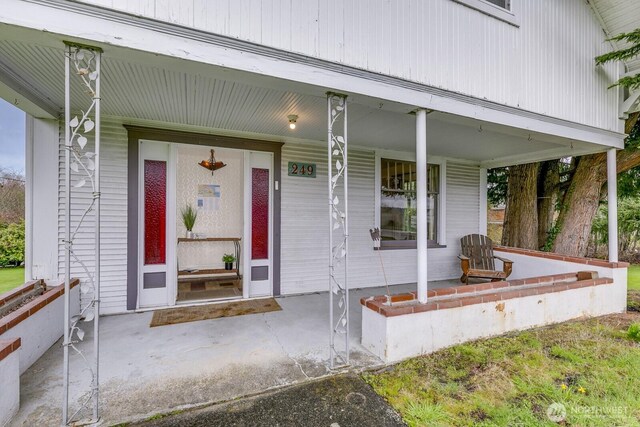 249 Cascade Ave, Langley, WA 98260 - property entrance featuring covered porch