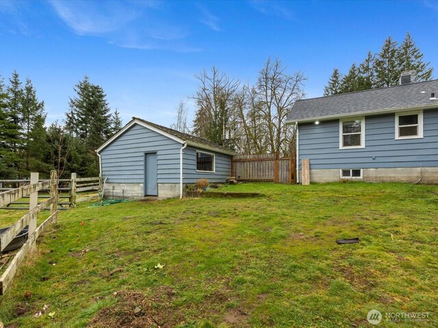 view of yard with an outdoor structure and a fenced backyard