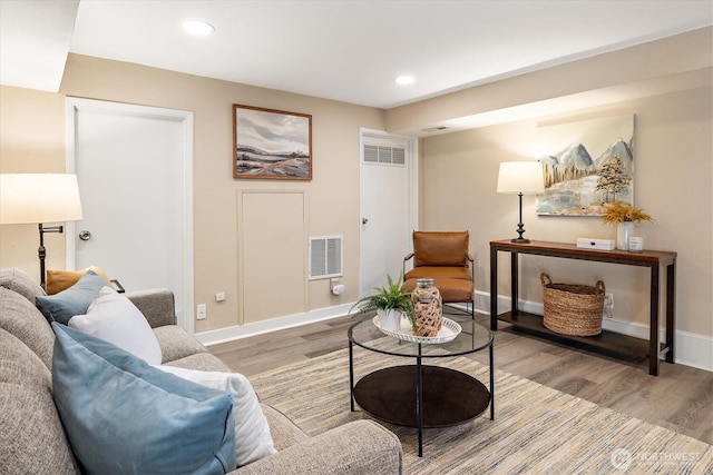 living area featuring recessed lighting, wood finished floors, visible vents, and baseboards