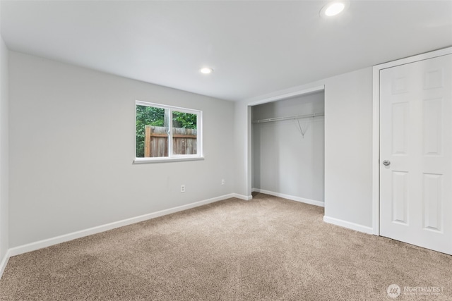 unfurnished bedroom with carpet flooring, recessed lighting, baseboards, and a closet