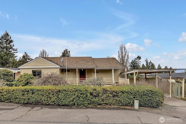 ranch-style house featuring covered porch