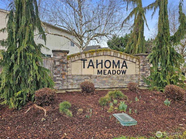 view of community / neighborhood sign