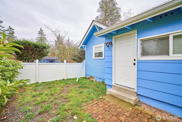 entrance to property with fence