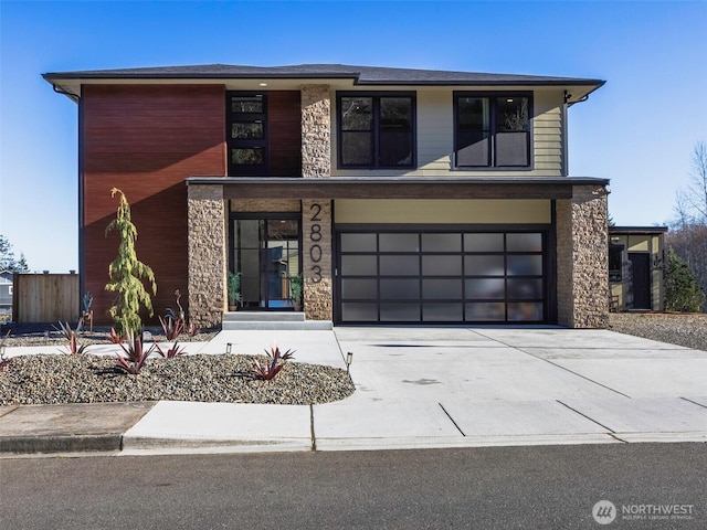 view of front of home featuring a garage and driveway