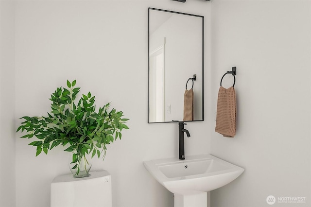 bathroom featuring toilet and a sink