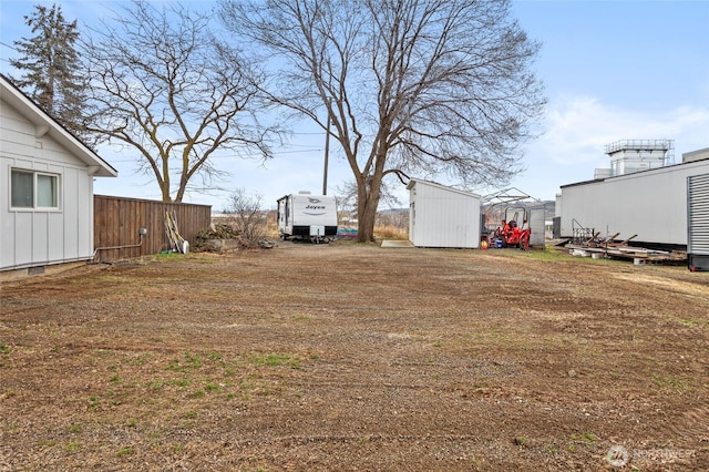 view of yard featuring a storage shed and an outdoor structure