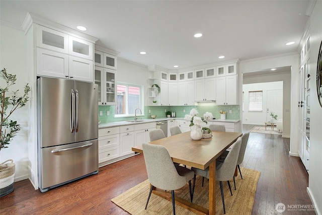 dining room with recessed lighting, baseboards, dark wood-style flooring, and crown molding