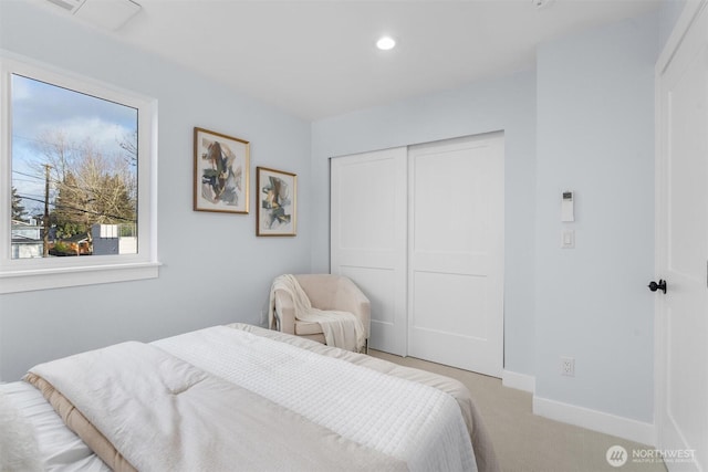 bedroom featuring visible vents, baseboards, recessed lighting, a closet, and light colored carpet