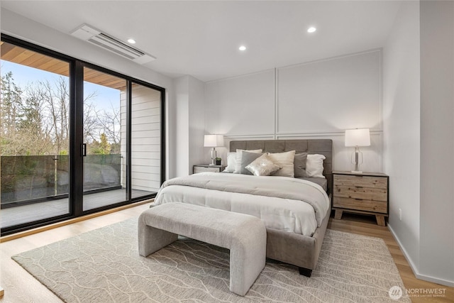 bedroom featuring access to exterior, visible vents, baseboards, light wood-style flooring, and recessed lighting