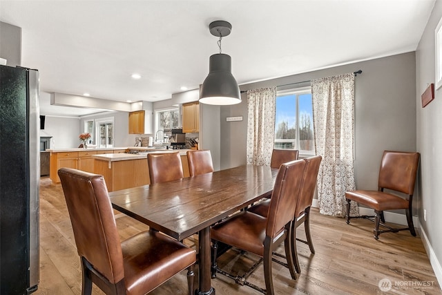 dining space featuring recessed lighting, baseboards, and light wood-style floors