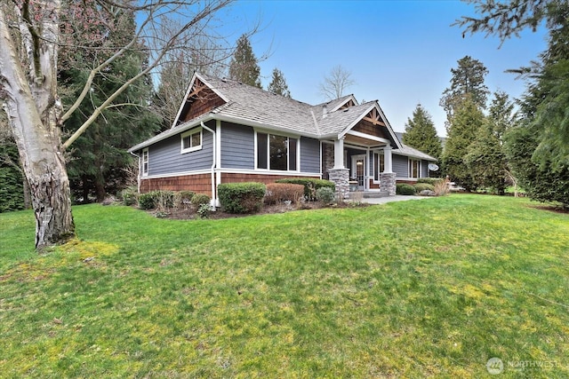 view of front facade with a front lawn