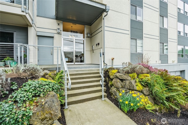 view of exterior entry featuring stucco siding